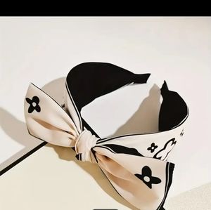 SALE ** BRAND NEW BEAUTIFUL HAIR BAND